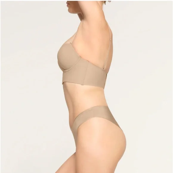 NWT SKIMS SHAPEWEAR DEEP PLUNGE STRAPLESS BRA CLAY S